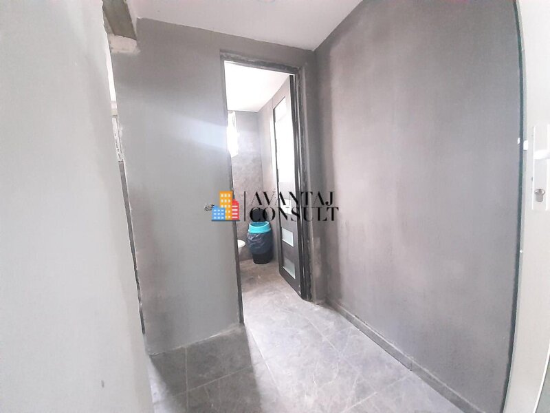 Domnesti, hala 300 mp curte 600 mp betonata